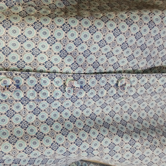 🌼 happy light weight button up blue flowered top - Picture 7 of 11